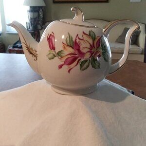 Vintage Ucagco China teapot, from the mid-20th century, made in Japan